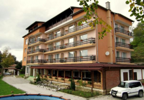  Family Hotel Lipite  Типченица